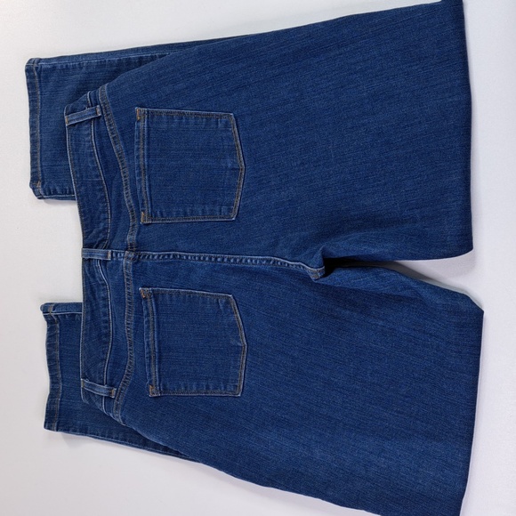 L.L. Bean Classic Fit Straight Leg Blue Jeans Size 14 M/T Inseam 31' - Picture 3 of 17